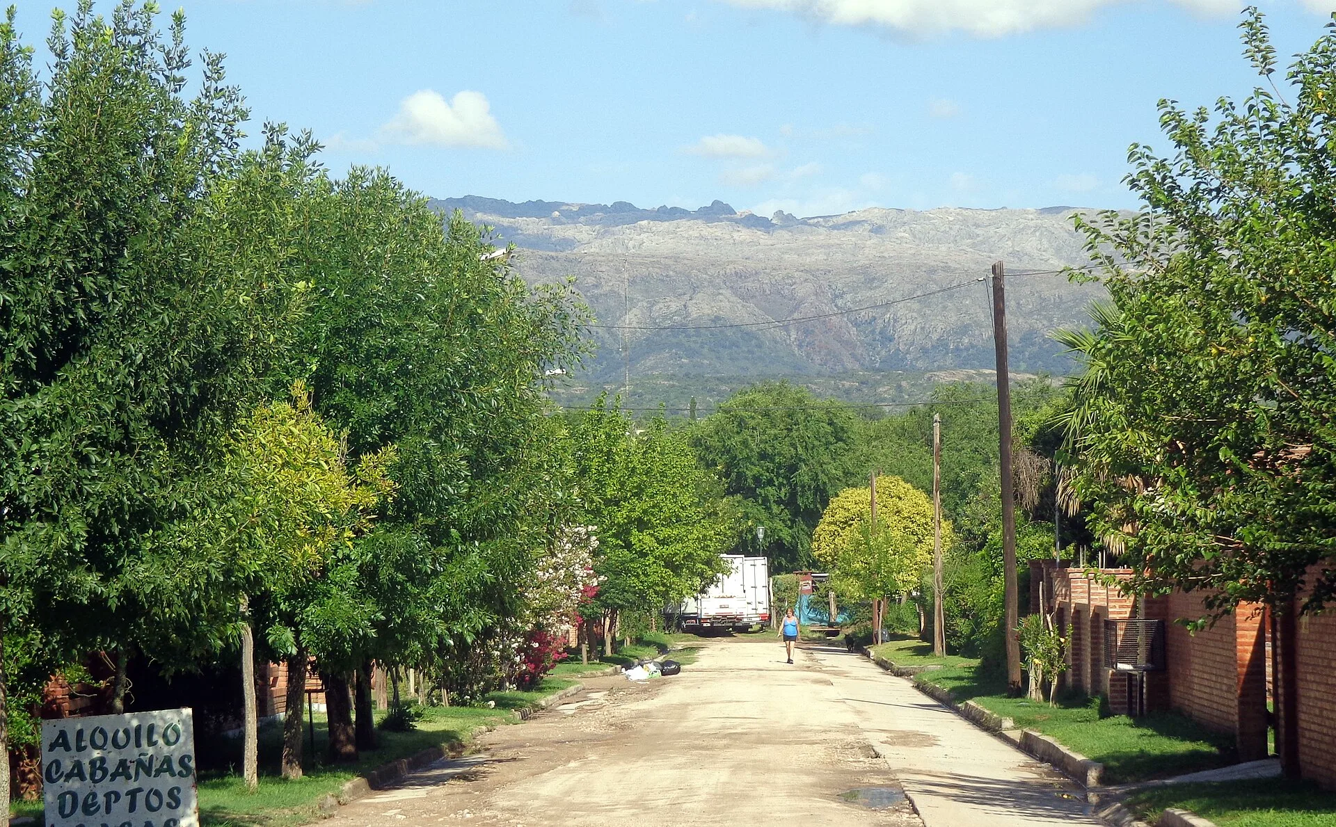 Vista de Villa Cura Brochero con sierras